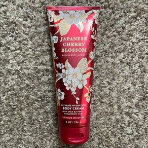 Bath & Body Works Japanese Cherry Blossom Body Cream - Beautiful Red & Gold